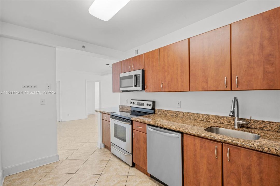 For Rent: $2,900 (2 beds, 2 baths, 905 Square Feet)