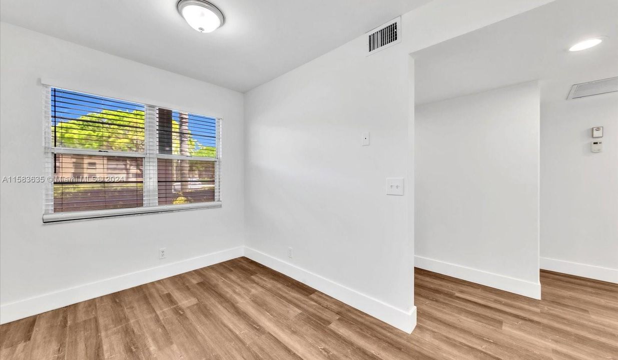 For Sale: $320,000 (2 beds, 2 baths, 1192 Square Feet)