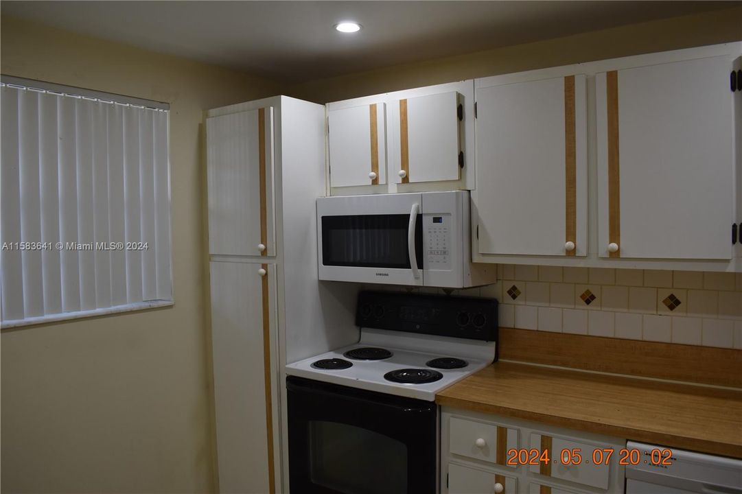 For Rent: $2,000 (2 beds, 2 baths, 952 Square Feet)