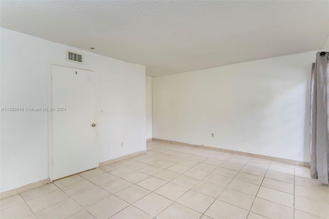 For Sale: $190,000 (2 beds, 2 baths, 1046 Square Feet)