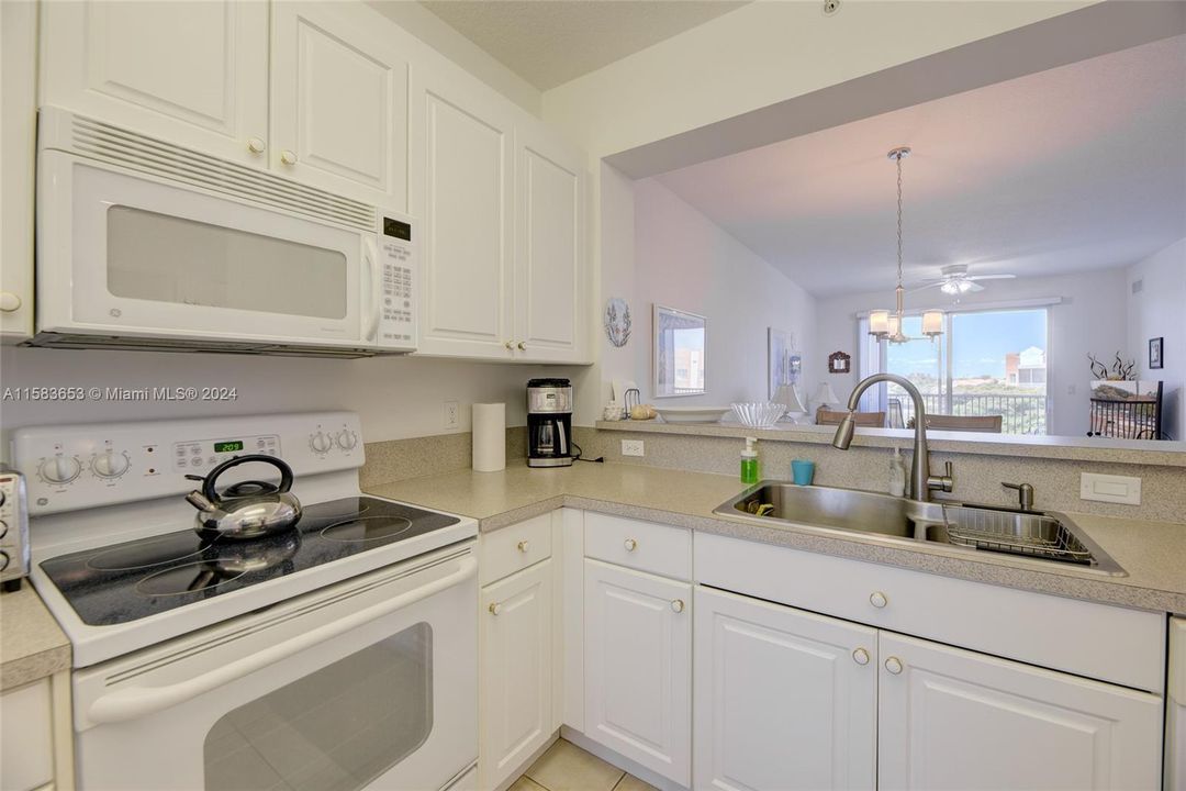 For Sale: $239,999 (2 beds, 2 baths, 1229 Square Feet)