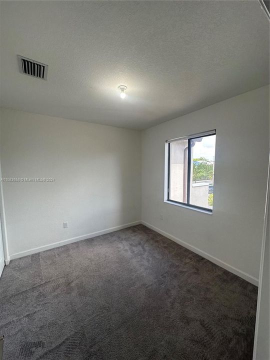 For Rent: $2,950 (3 beds, 2 baths, 1378 Square Feet)