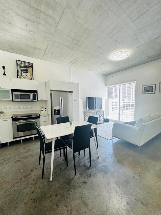 For Rent: $2,600 (1 beds, 1 baths, 644 Square Feet)