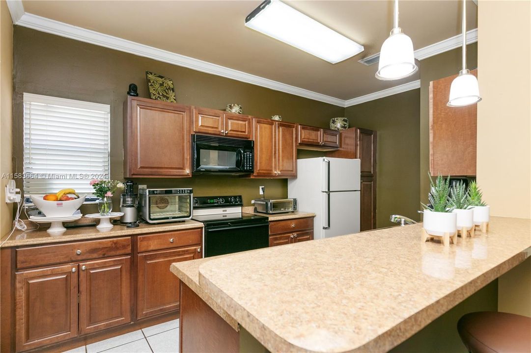 For Sale: $235,000 (2 beds, 2 baths, 1010 Square Feet)