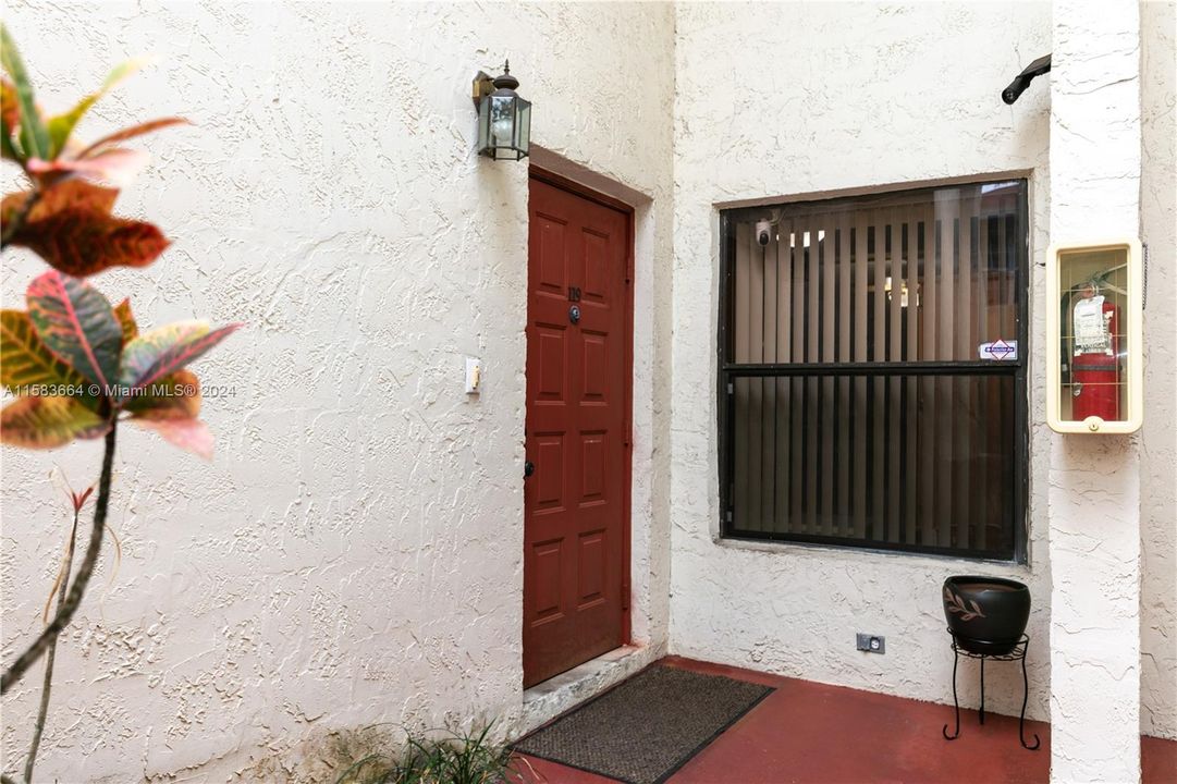 For Sale: $235,000 (2 beds, 2 baths, 1010 Square Feet)