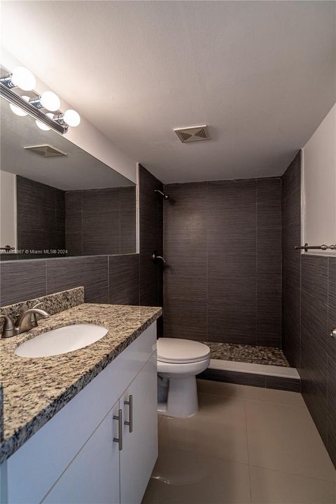 Active With Contract: $2,050 (1 beds, 1 baths, 775 Square Feet)