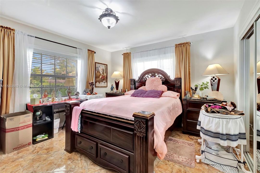 En Venta: $980,000 (5 camas, 3 baños, 2217 Pies cuadrados)