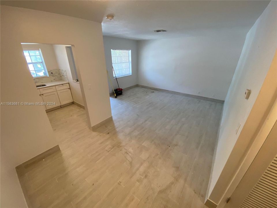 For Rent: $1,750 (1 beds, 1 baths, 6315 Square Feet)