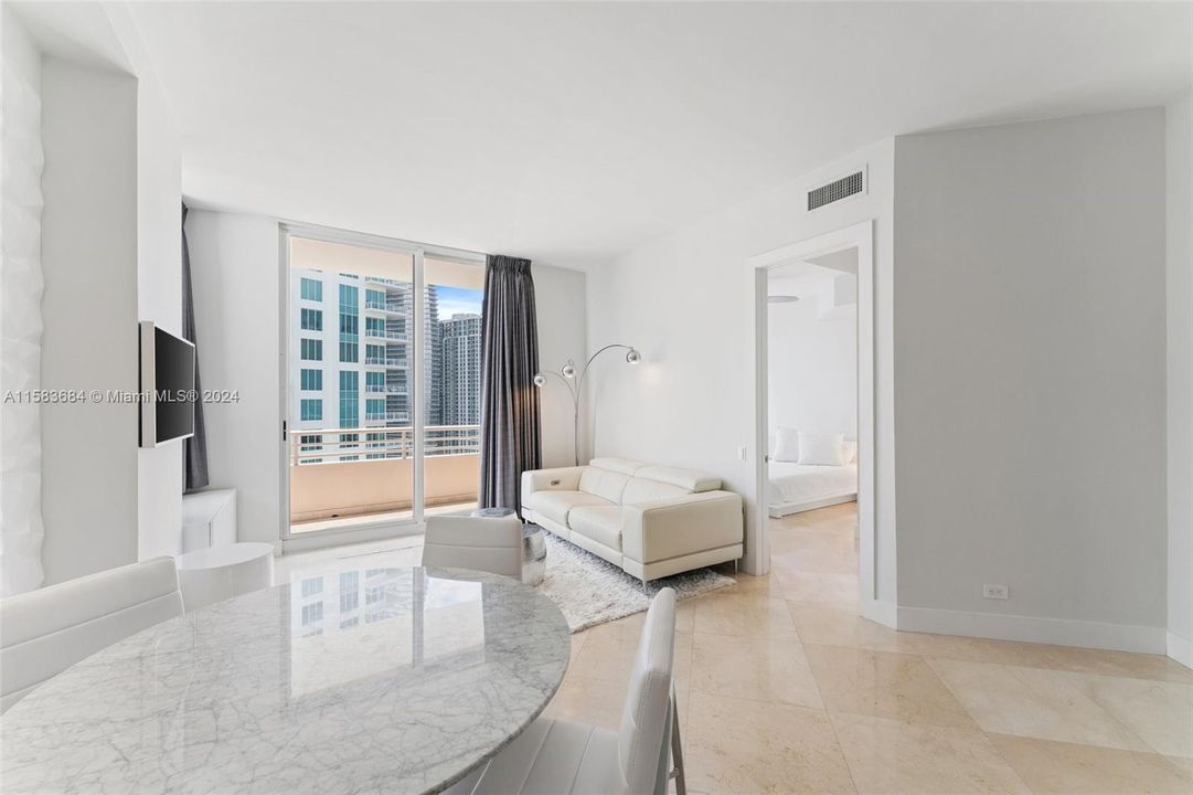 For Sale: $855,800 (1 beds, 1 baths, 780 Square Feet)