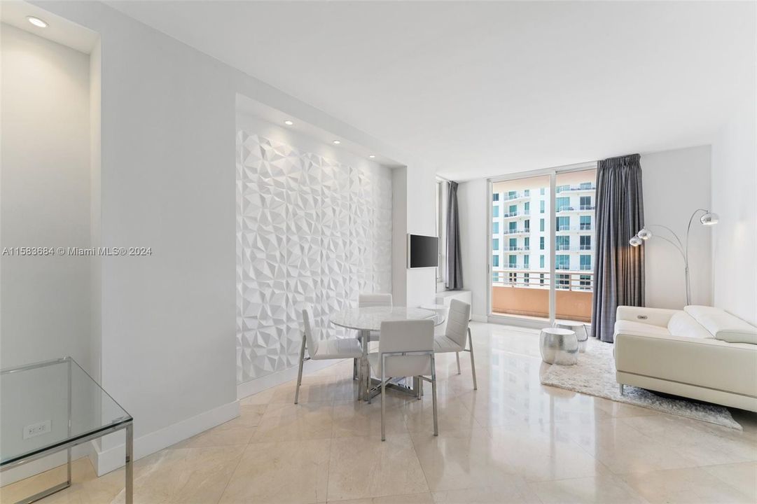 For Sale: $855,800 (1 beds, 1 baths, 780 Square Feet)