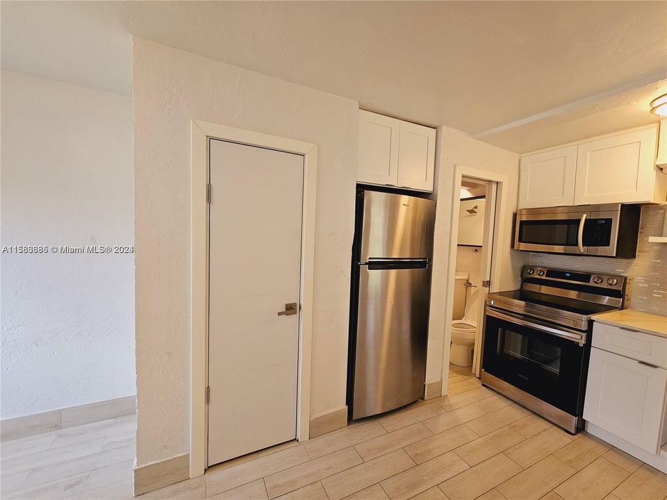 For Rent: $1,350 (0 beds, 1 baths, 600 Square Feet)