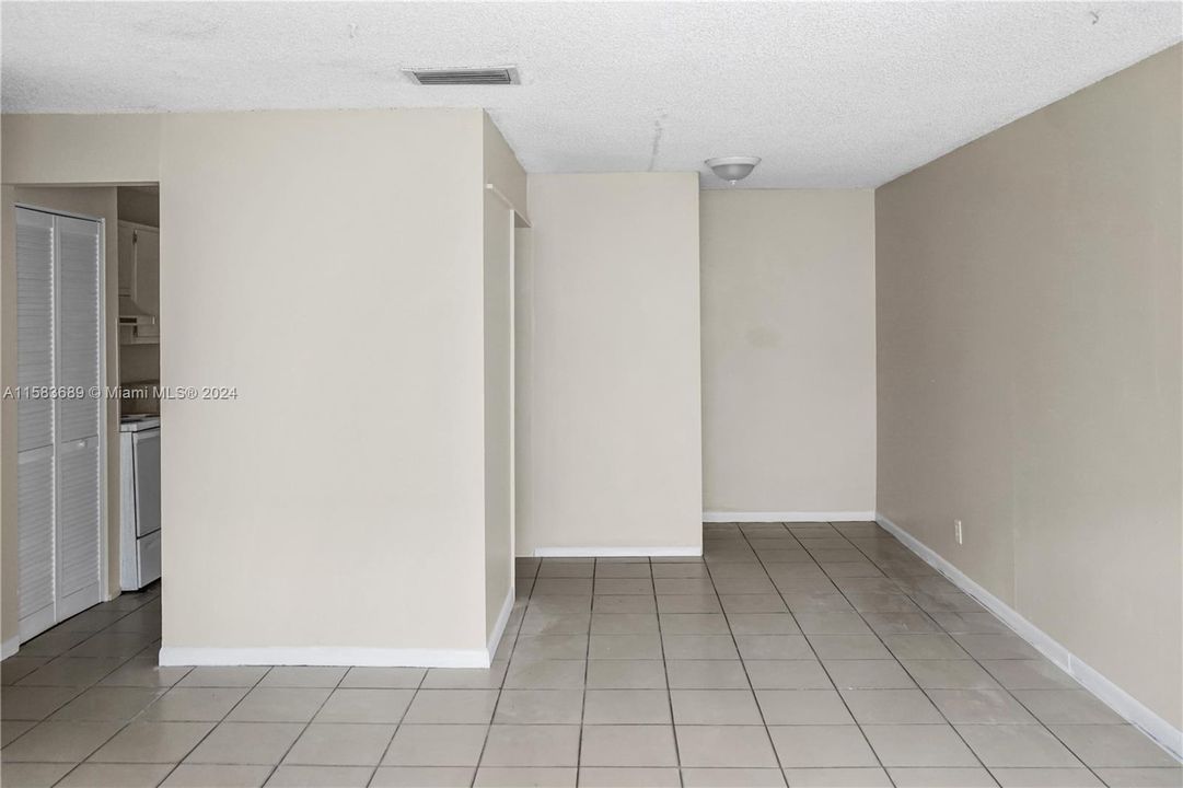 For Rent: $1,700 (2 beds, 1 baths, 829 Square Feet)