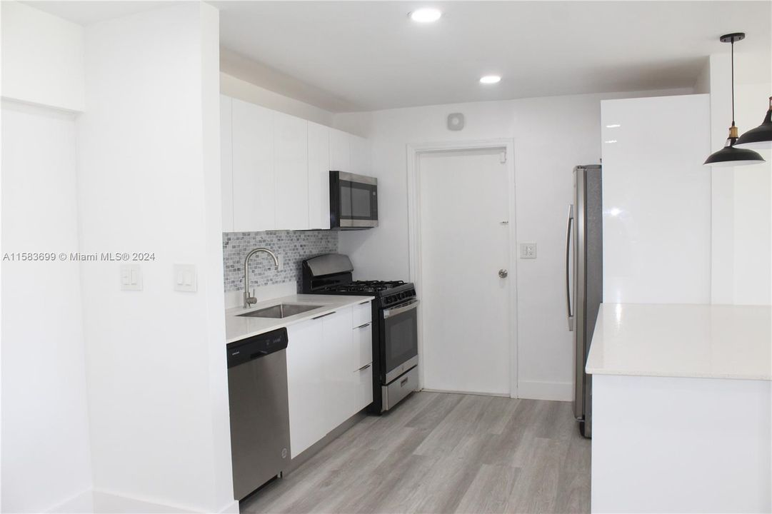 Recently Sold: $450,000 (2 beds, 2 baths, 1163 Square Feet)