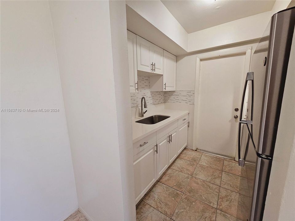 For Rent: $1,700 (1 beds, 1 baths, 5362 Square Feet)