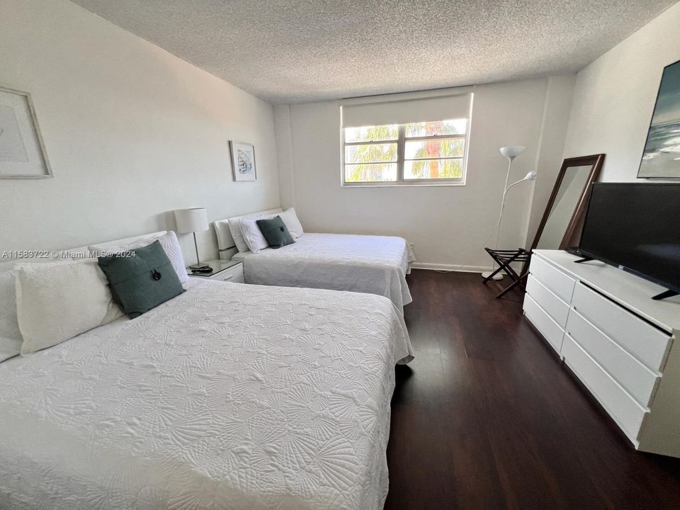For Rent: $3,500 (1 beds, 1 baths, 1005 Square Feet)