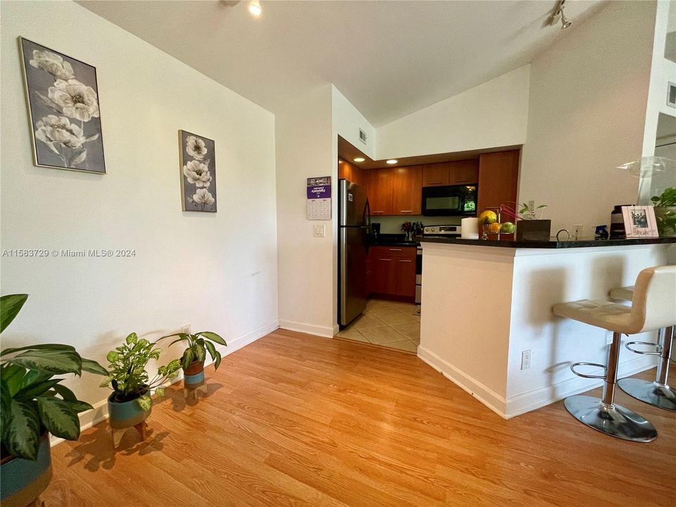 For Rent: $2,300 (2 beds, 2 baths, 1065 Square Feet)