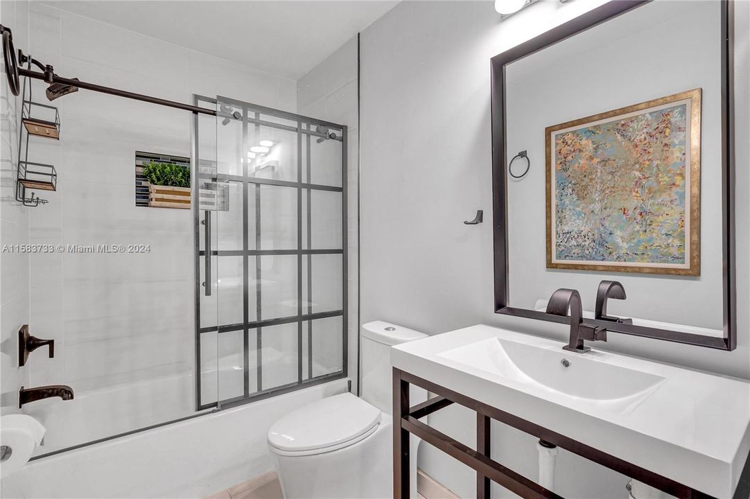 Guest Bathroom - 1st Floor