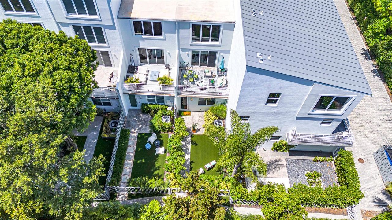 Recently Sold: $649,000 (2 beds, 2 baths, 1584 Square Feet)