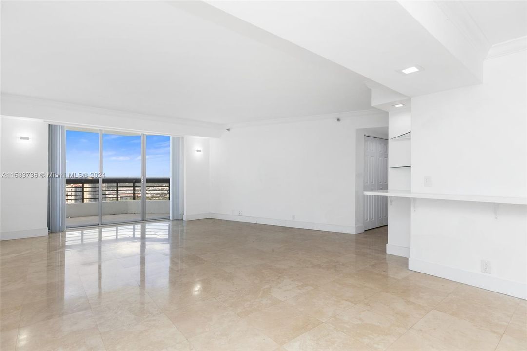For Sale: $559,000 (2 beds, 2 baths, 1353 Square Feet)