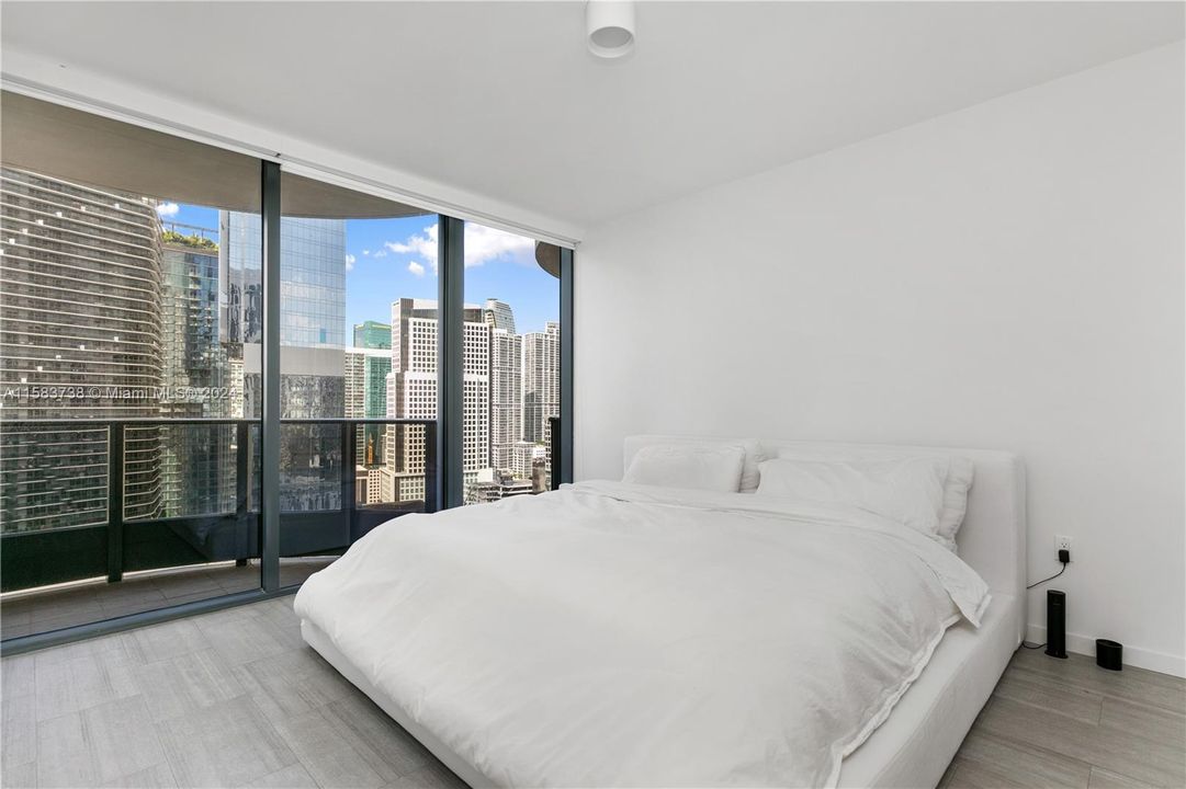 For Sale: $1,599,000 (2 beds, 2 baths, 1334 Square Feet)
