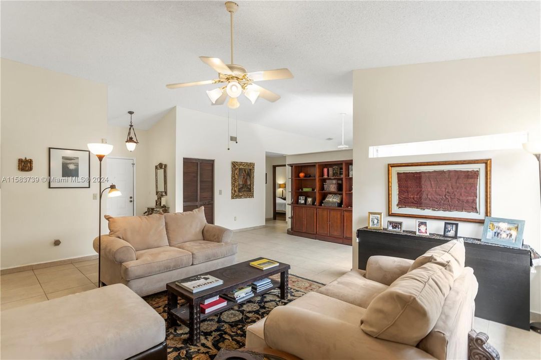 For Sale: $644,900 (3 beds, 2 baths, 1546 Square Feet)