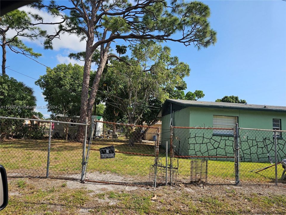 Active With Contract: $165,000 (4 beds, 2 baths, 1170 Square Feet)