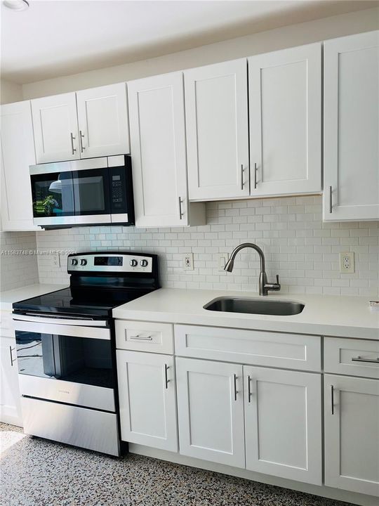Active With Contract: $1,500 (1 beds, 1 baths, 370 Square Feet)