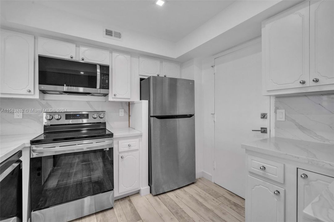 For Sale: $585,000 (2 beds, 2 baths, 1611 Square Feet)