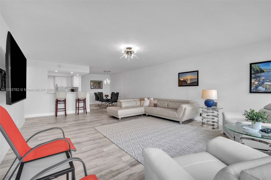 For Sale: $585,000 (2 beds, 2 baths, 1611 Square Feet)