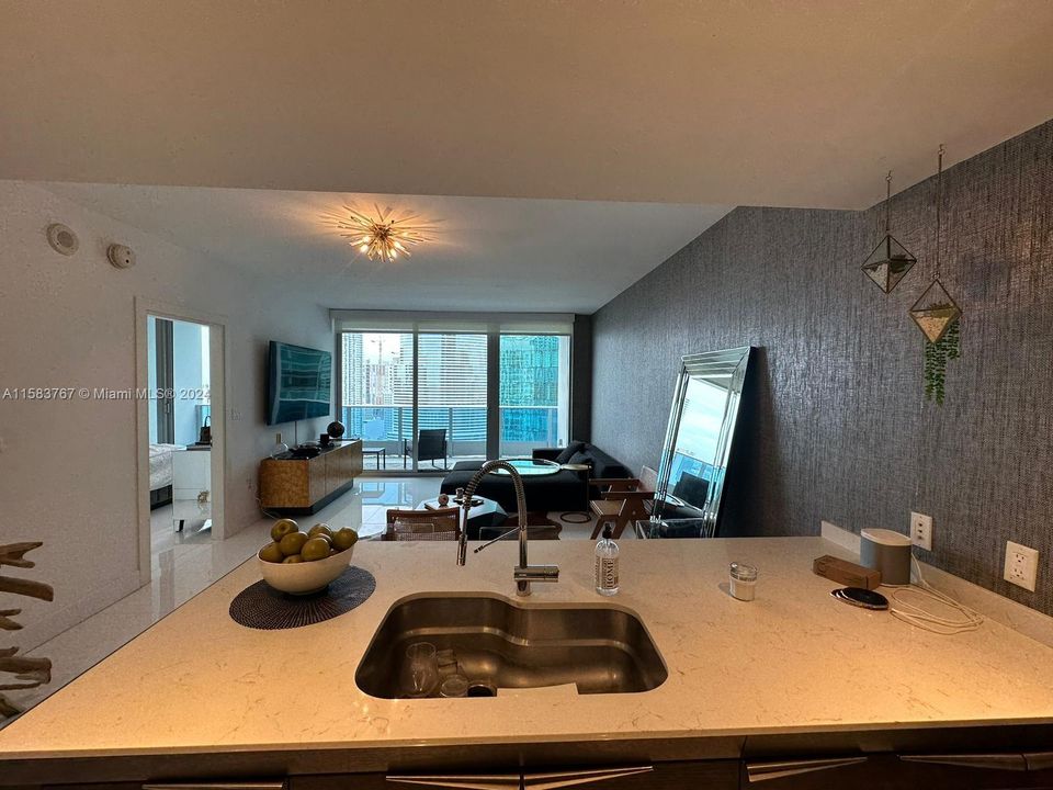 For Rent: $4,500 (1 beds, 1 baths, 799 Square Feet)