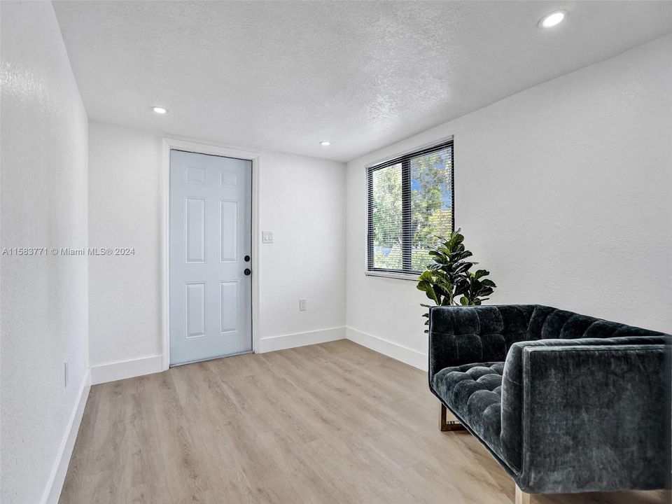 For Rent: $3,600 (4 beds, 2 baths, 1195 Square Feet)