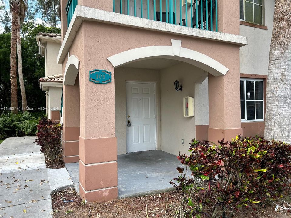 Recently Rented: $2,104 (3 beds, 2 baths, 1099 Square Feet)