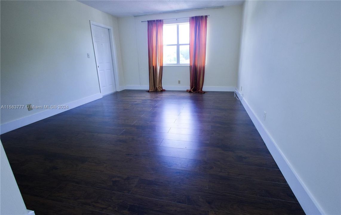 For Rent: $1,500 (1 beds, 1 baths, 640 Square Feet)