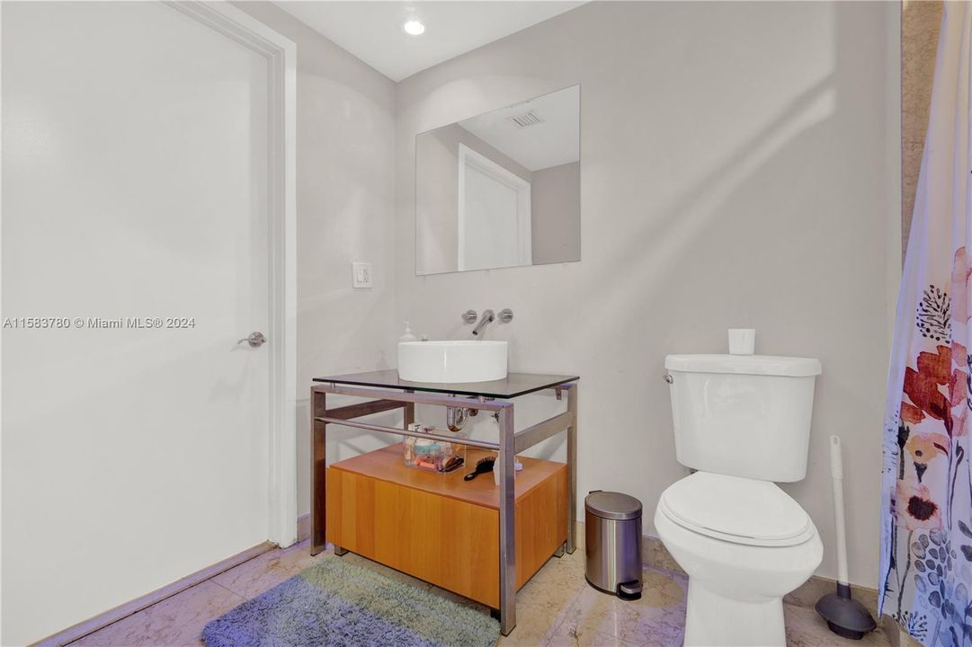 待售: $825,000 (2 贝兹, 2 浴室, 1700 平方英尺)