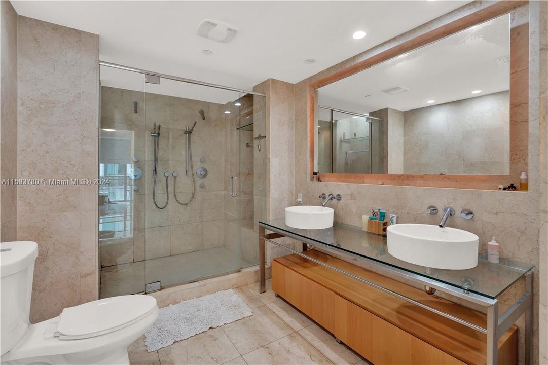 待售: $825,000 (2 贝兹, 2 浴室, 1700 平方英尺)