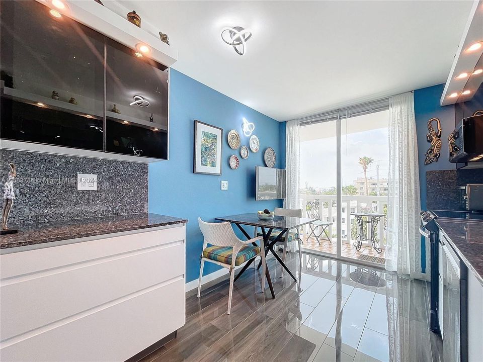 For Sale: $679,000 (2 beds, 2 baths, 1318 Square Feet)