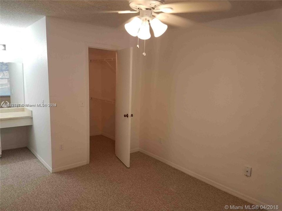 For Rent: $1,850 (2 beds, 1 baths, 909 Square Feet)