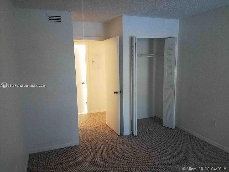 For Rent: $1,850 (2 beds, 1 baths, 909 Square Feet)
