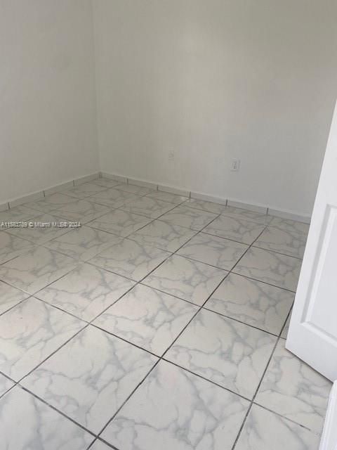 Recently Rented: $2,400 (2 beds, 1 baths, 823 Square Feet)