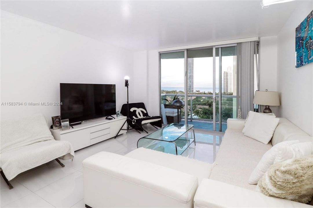 For Sale: $675,000 (2 beds, 2 baths, 1537 Square Feet)
