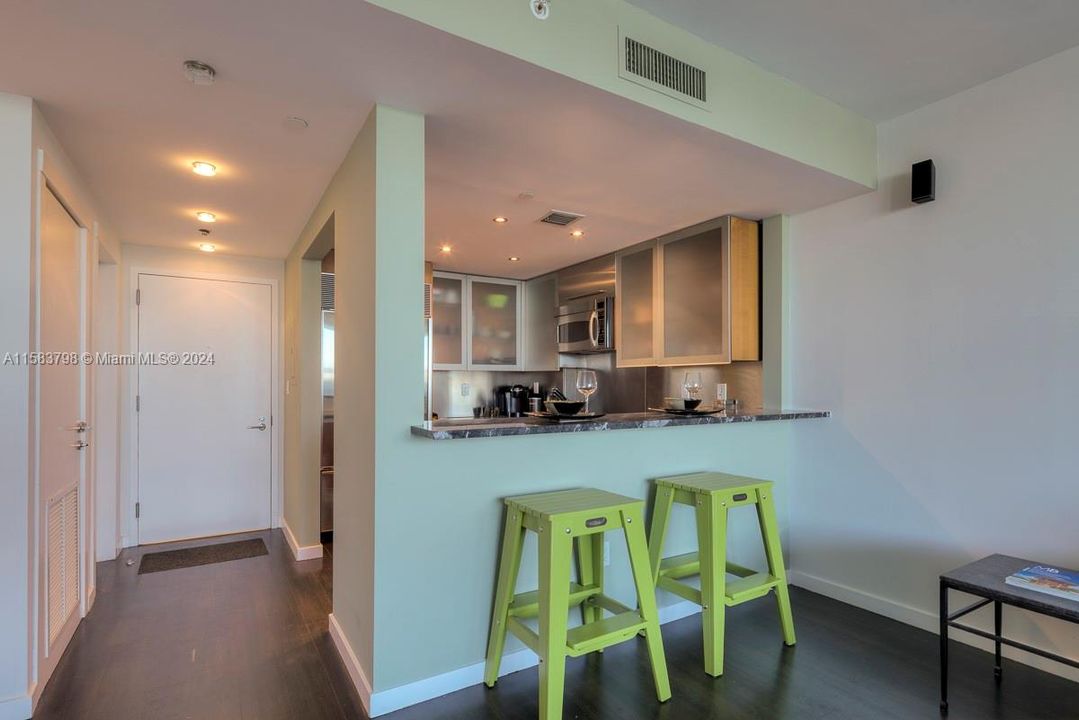 For Sale: $779,000 (1 beds, 1 baths, 776 Square Feet)