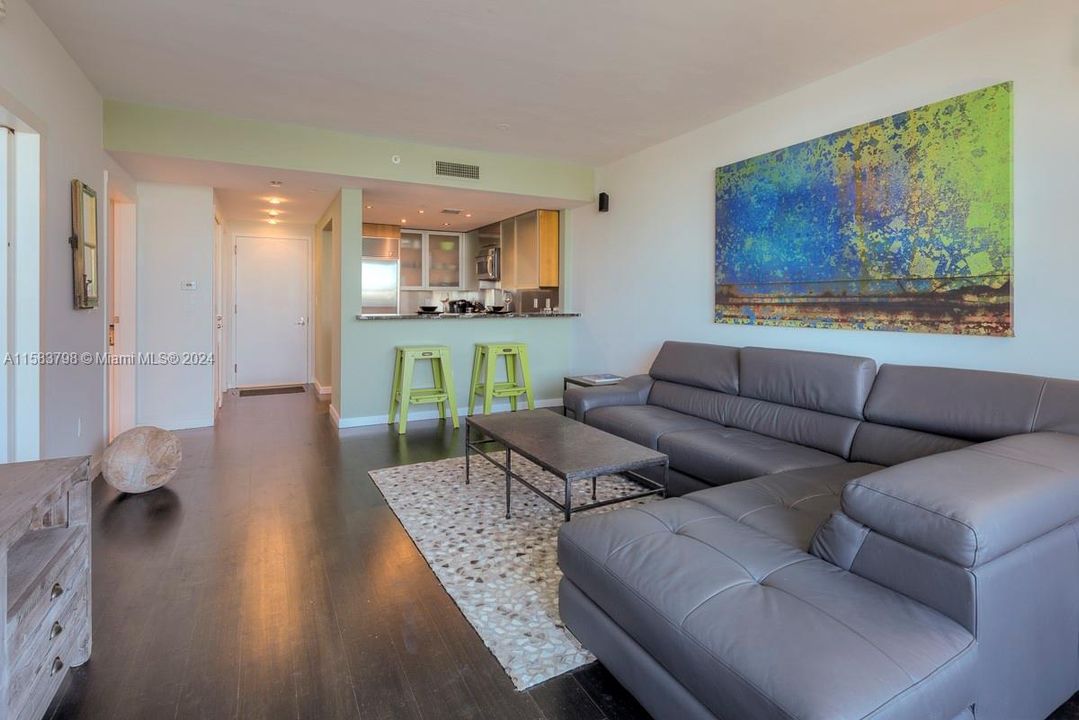 For Sale: $779,000 (1 beds, 1 baths, 776 Square Feet)