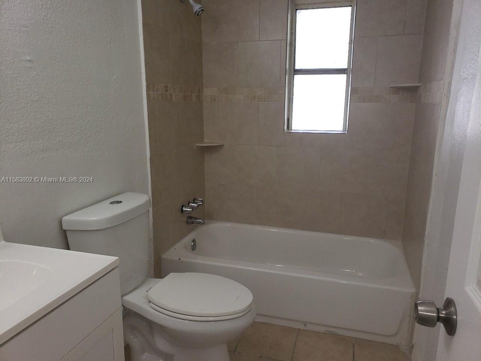 待售: $150,000 (4 贝兹, 2 浴室, 1556 平方英尺)