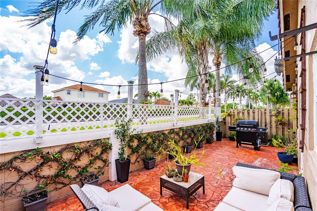 Recently Sold: $520,000 (3 beds, 2 baths, 1107 Square Feet)