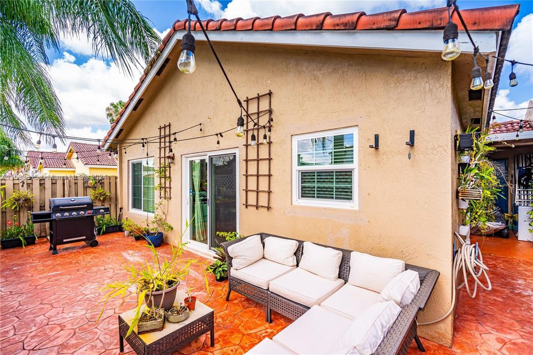 Active With Contract: $520,000 (3 beds, 2 baths, 1107 Square Feet)