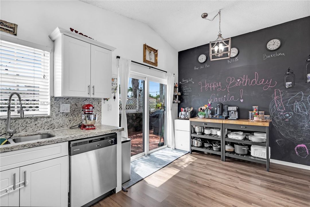 Recently Sold: $520,000 (3 beds, 2 baths, 1107 Square Feet)