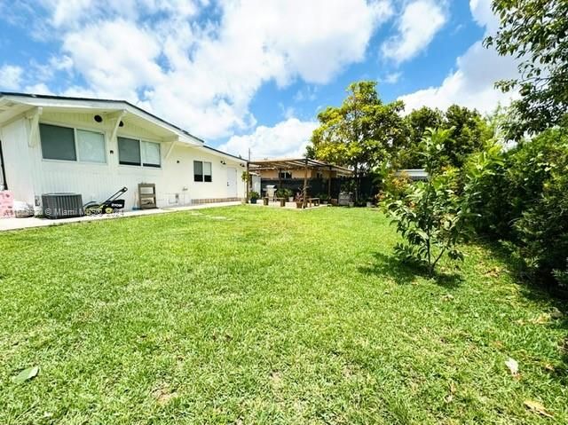 Recently Sold: $650,000 (3 beds, 2 baths, 1104 Square Feet)