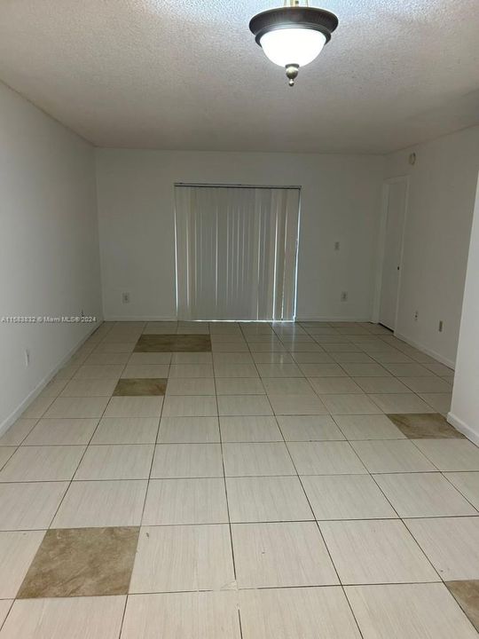 For Rent: $2,300 (2 beds, 2 baths, 956 Square Feet)