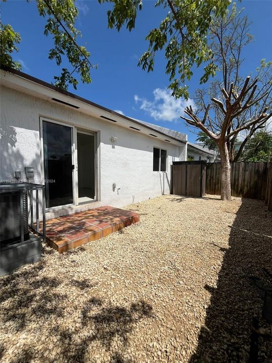 Recently Rented: $2,450 (3 beds, 2 baths, 1320 Square Feet)