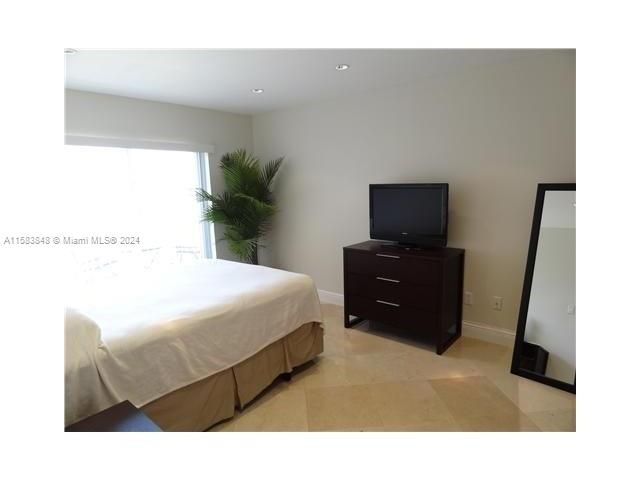 Active With Contract: $2,000 (1 beds, 1 baths, 612 Square Feet)